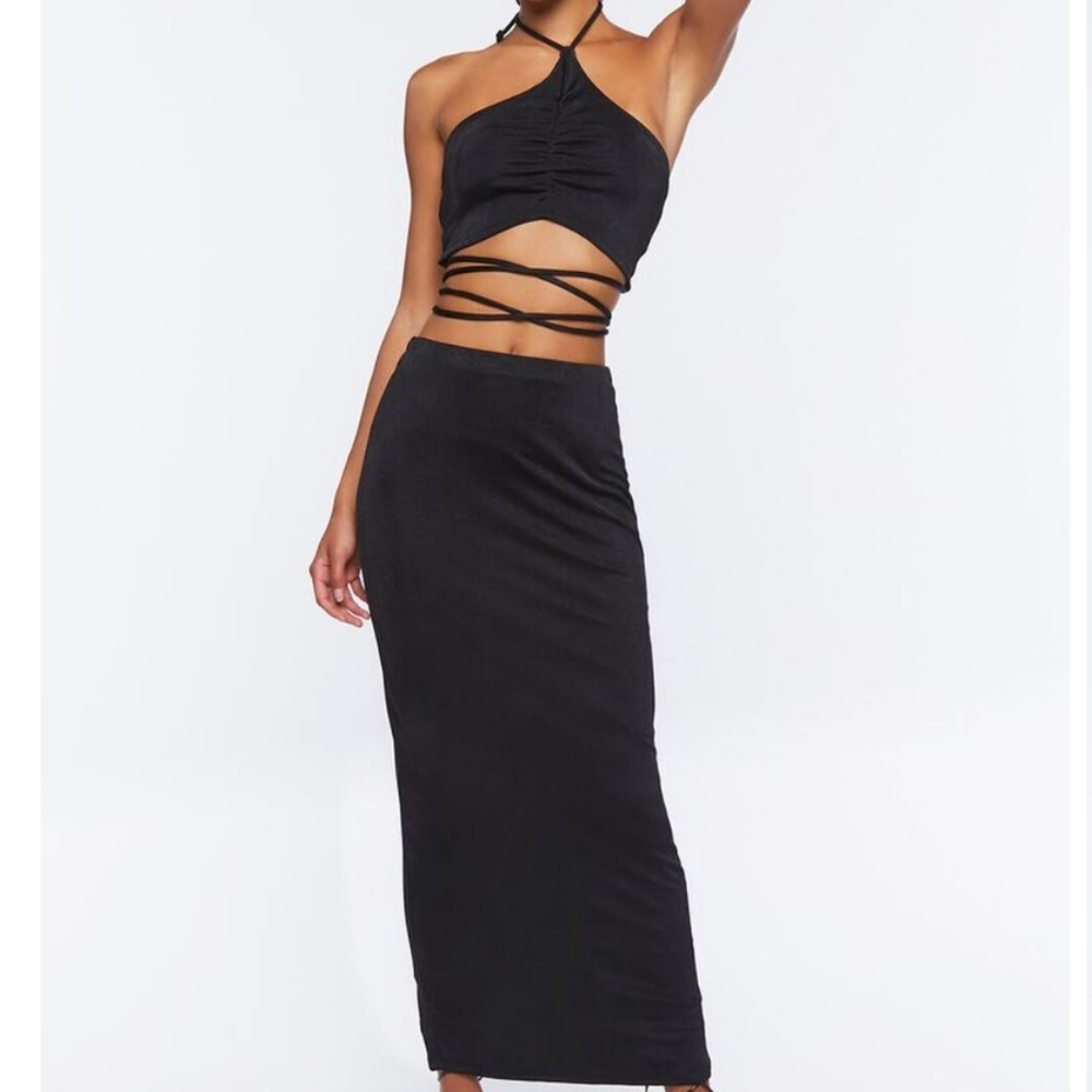 Popular 21 slinky halter + matching skirt set 🖤